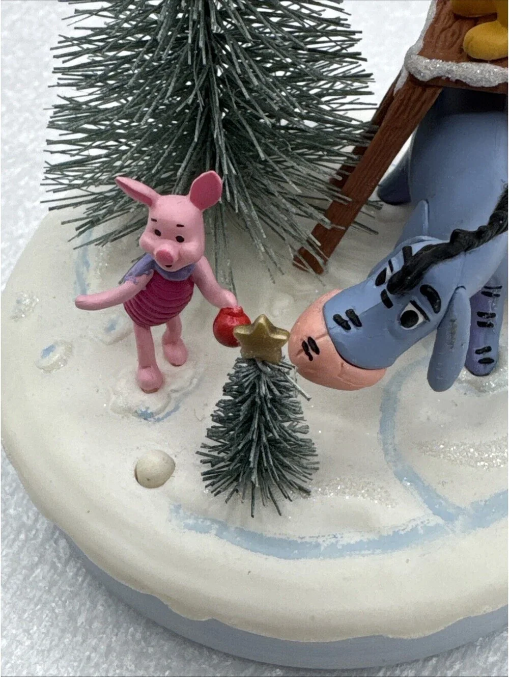 2010 Hallmark Winnie The Pooh “Deck The Woods” Magic Sound Ornament Disney